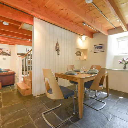 3 Newhall Delabole